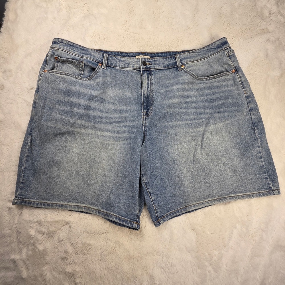 Torrid FESTI Plus Size‎ Denim Jean Shorts Light Wash Distressed Pockets Size 28